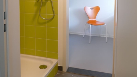 Badezimmer für zwei Parteien